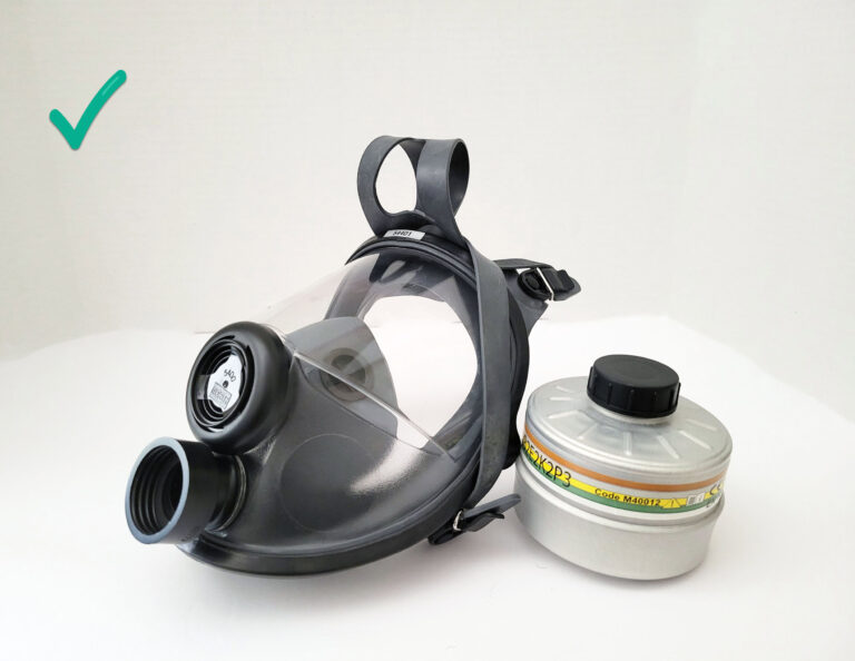 Full face gas mask with 40mm CBRN filter